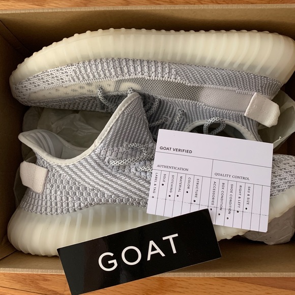 Yeezy Slides desert SandMens 7 Fits Womens 8 for sale.